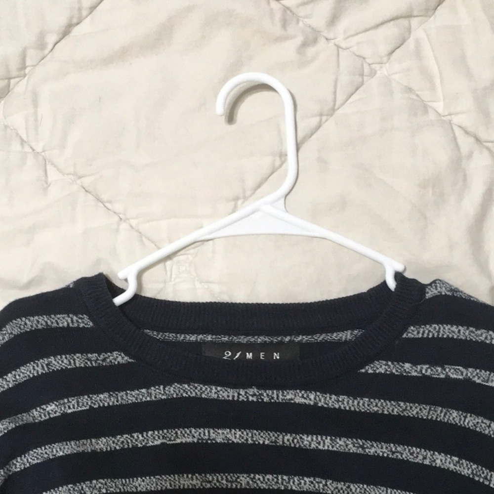 Stripped Sweater - Picture 4 of 4